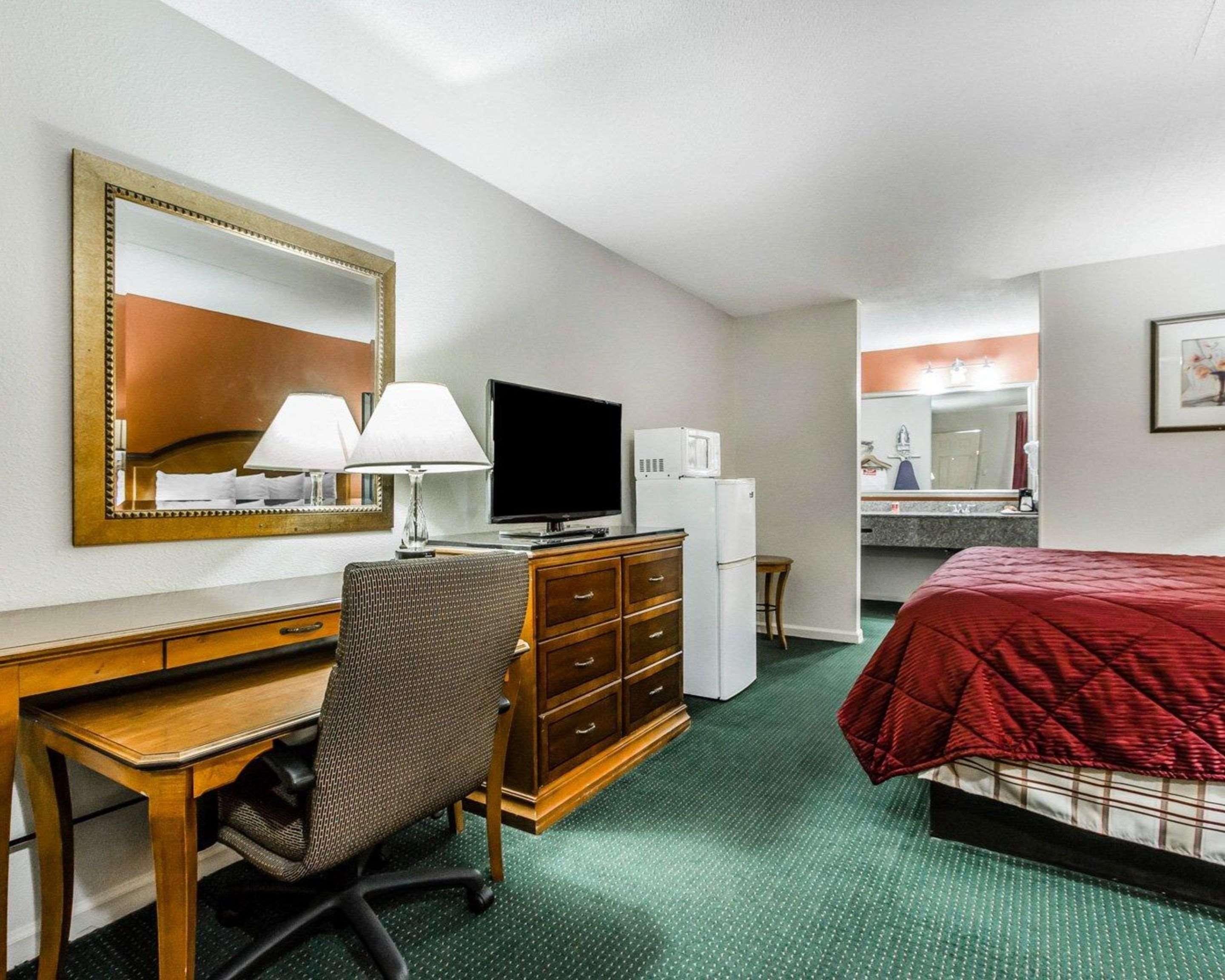 Econo Lodge Inn & Suites Энтерпрайз Экстерьер фото