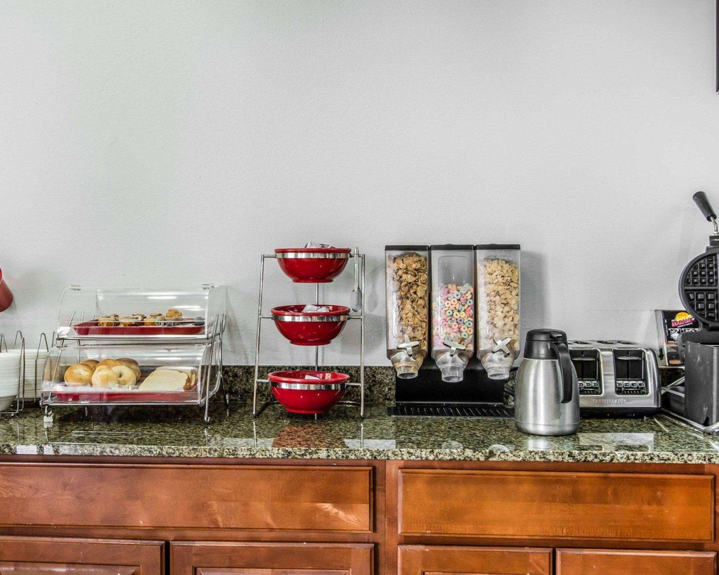 Econo Lodge Inn & Suites Энтерпрайз Экстерьер фото