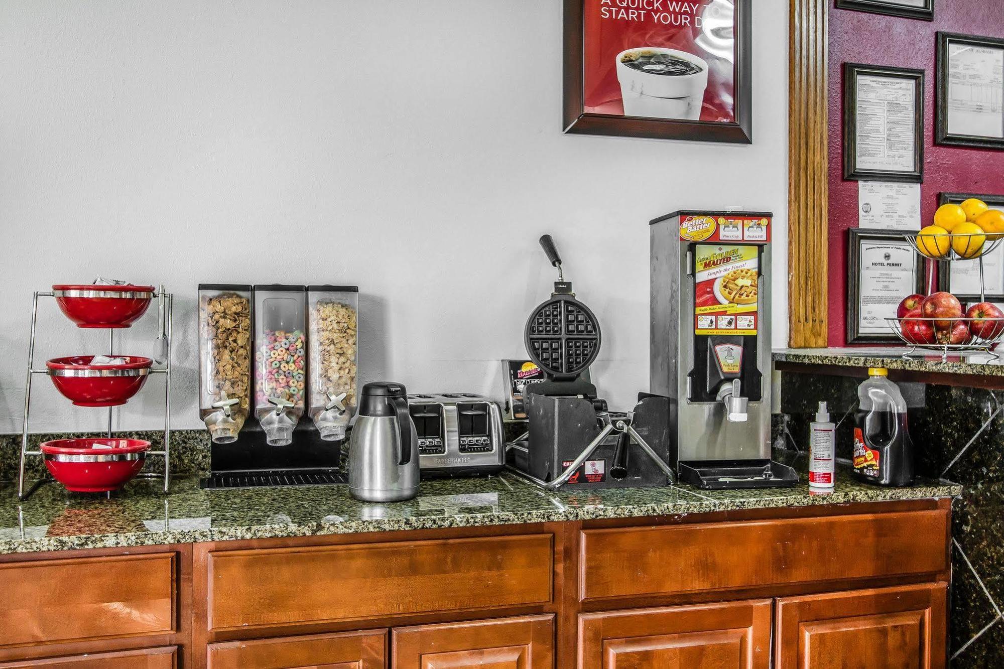 Econo Lodge Inn & Suites Энтерпрайз Экстерьер фото
